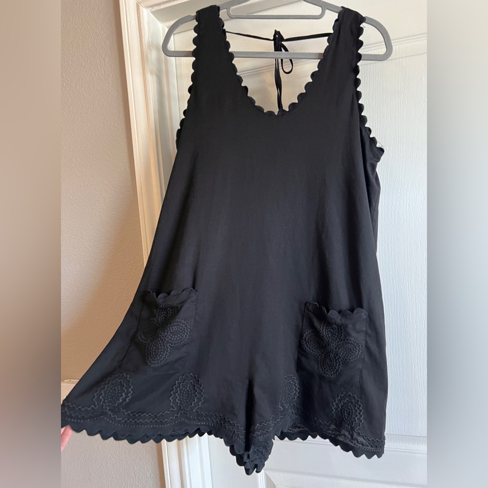 J. Marie Black Kyler Romper - Scalloped Trim Sleeveless Cotton-linen Romper